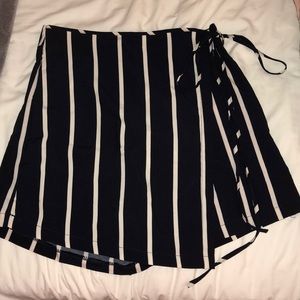 NEW navy and white striped skort